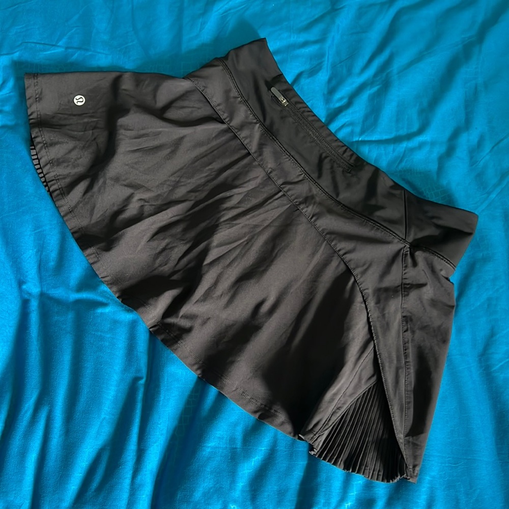 Lululemon Black skort size 6